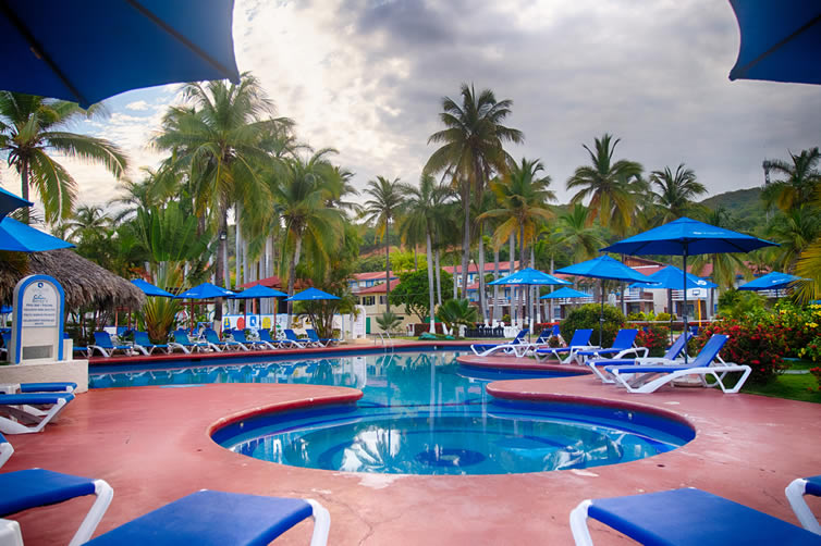 Escápate a Ixtapa 2 Noches en el Hotel Qualton del 29 al 31 de agosto
