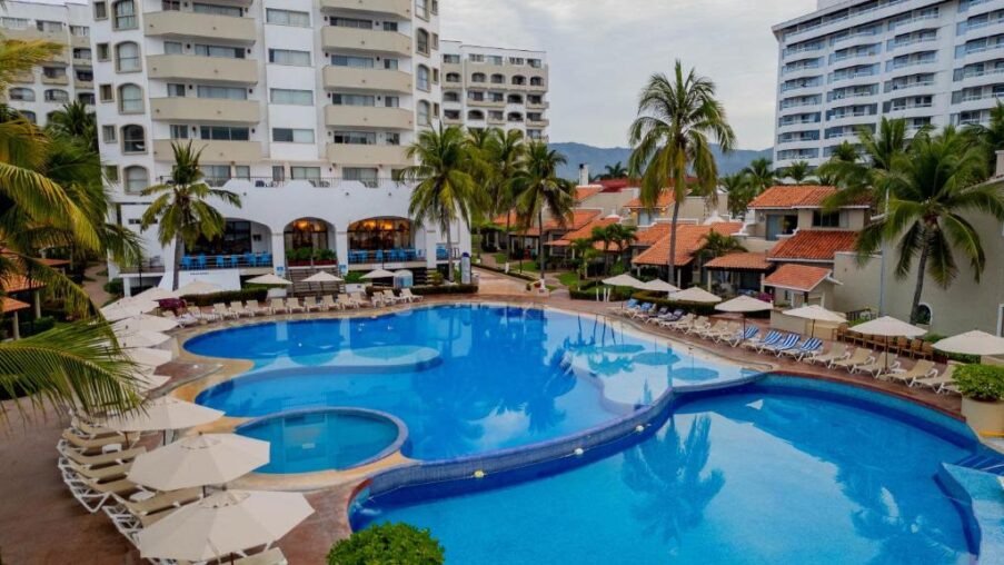 Tesoro Ixtapa Saliendo de Leon con desayuno a la llegada